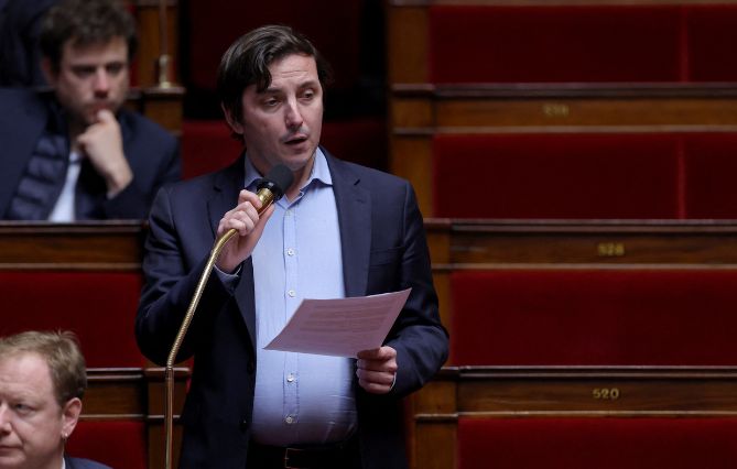 (95) Menaces, plainte et pétition : Aurélien Taché rattrapé par la polémique sur son tweet « La police tue partout »